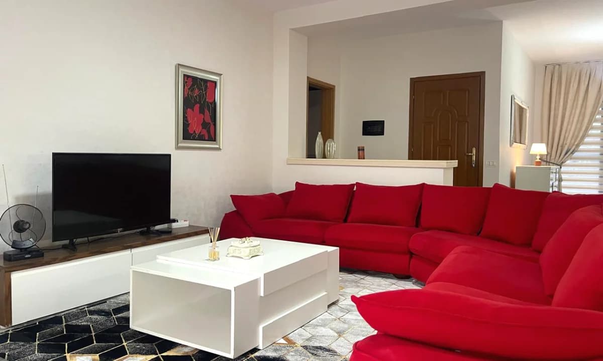 🏡 Jepet me qira Apartament 2+1+2 – prane Shkolles se Kuqe - Miniaturë 1