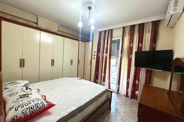 Shtepi me qera Apartament ne Tirane, 1+1, Mobilimi E mobiluar, Pagesa 45,000 Leke. - Miniaturë 3