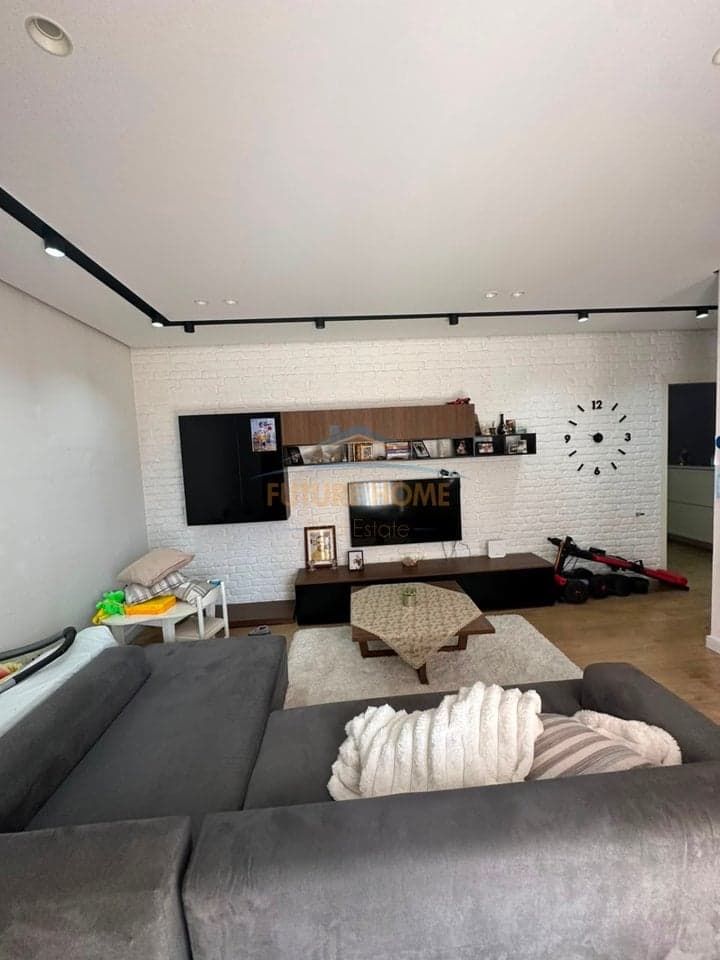 Shitet apartament 2+1+ Garderobë dhe Verandë, Yzberisht, Tiranë — Foto 1