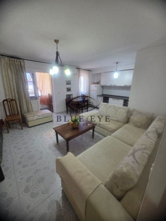 Apartament 1+1 Shitje prane Spitalit, Durrës! — Foto 1