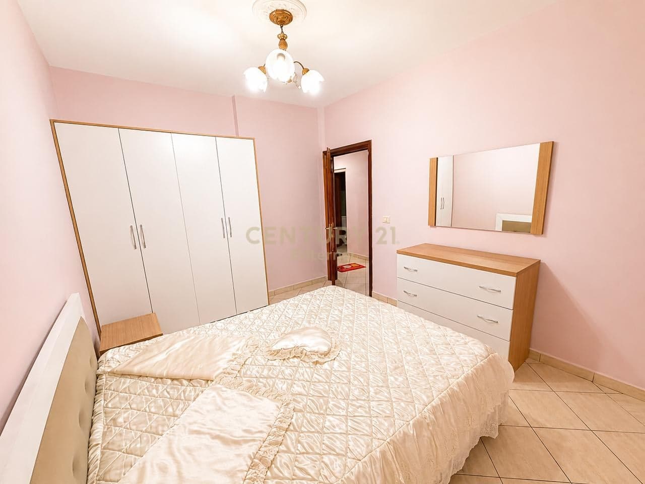 21 Dhjetori - Shitet 1+1 80m2 Kati i 9 Me Ashensor Dhe Mundesi Ndarje Ne 2+1 — Miniaturë 5