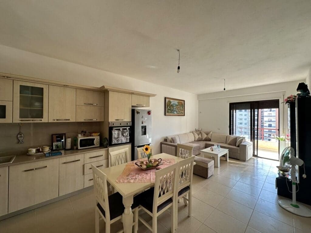 SHITET APARTAMENT 2+1+BALLKON - SHKOLLA "DRITA E DIJES", VLORE — Foto 1