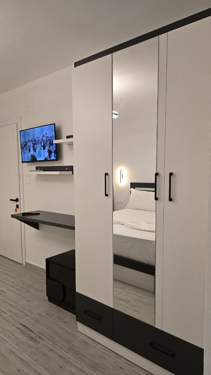 Garsoniere - Miniaturë 4